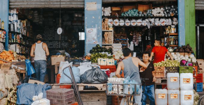 Consumenten verontwaardigd over hoge prijzen bakbananen