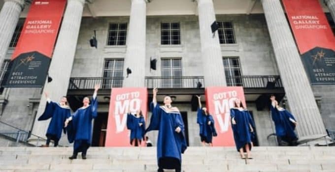 Universiteitsstudent ontdekt dat zijn docent de hele tijd dood is geweest