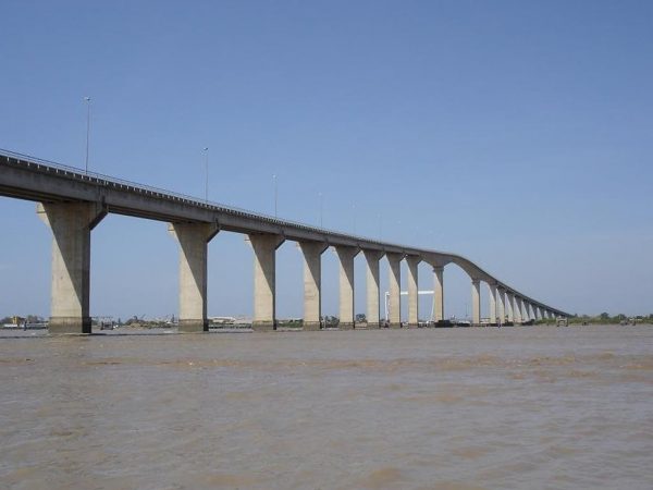 Voertuig onbeheerd achtergelaten op de Wijdenboschbrug