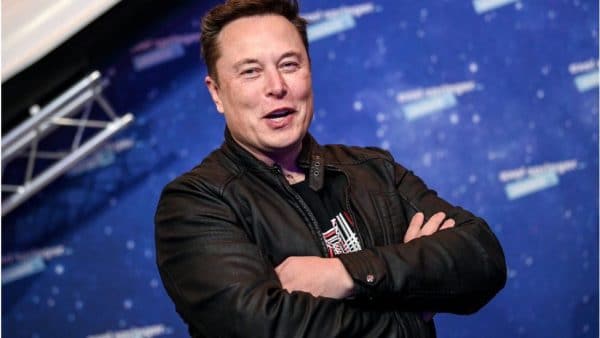 VS onderzoekt game-functie in 580.000 Tesla-voertuigen