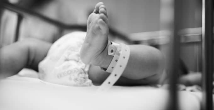 Baby moet dagenlang wachten op IC-bed en overlijdt: ‘Dit is het ergste wat een moeder kan overkomen’