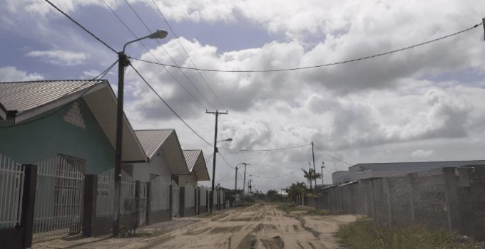 Bewoners Paramaribo Noord tevreden met actieve minister Riad Nurmohamed