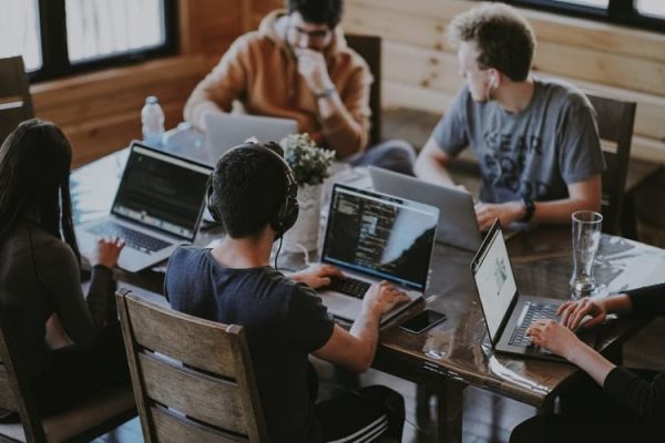 Ouderlijk toezicht in de puberteit even belangrijk