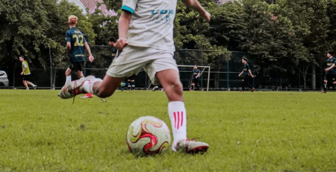 Man brengt zijn zwangere ex en haar vriend om het leven tijdens voetbalwedstrijd van kinderen