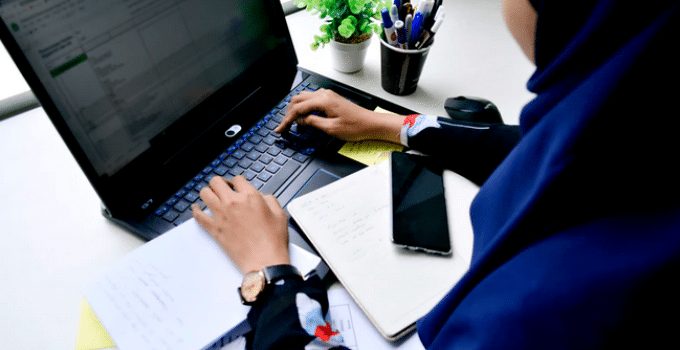 Groot deel volwassen Surinamers moet terug naar school anders komt er geen ontwikkeling