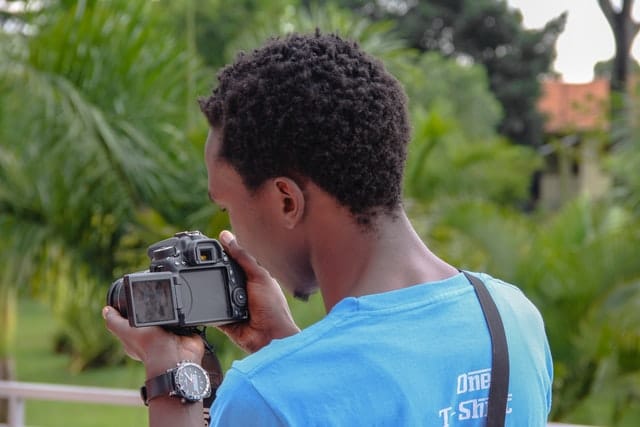 Man bespioneert echtgenote die hij slecht behandelde met verborgen camera’s, ‘omdat hij haar lichaam miste’