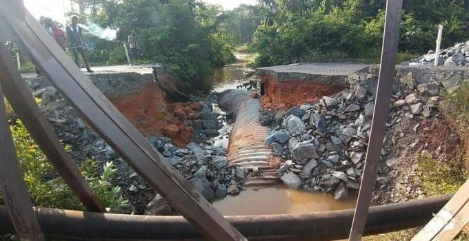 Alternatieve brug naar Brownsweg weggespoeld