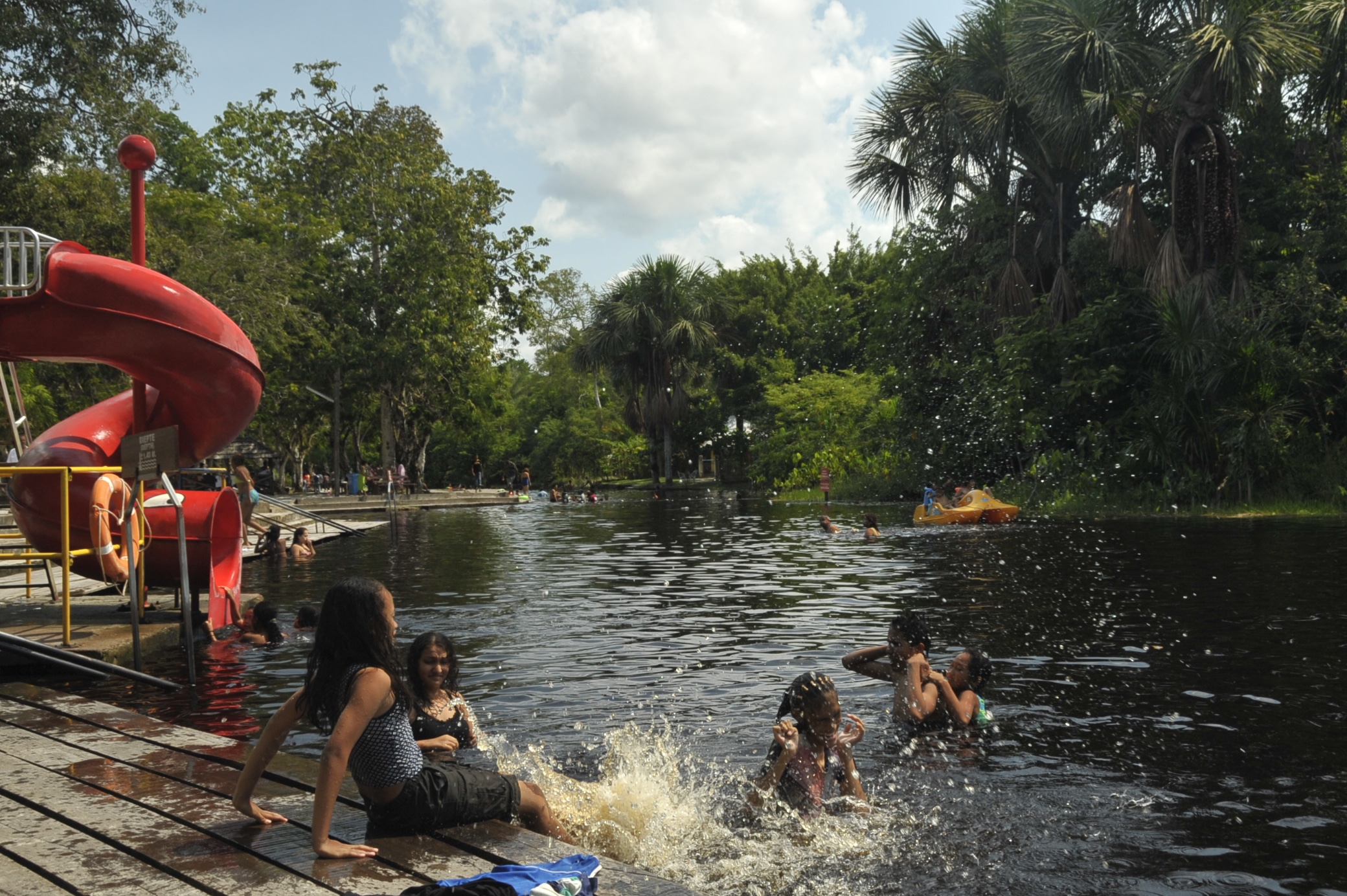 Tragische verdrinkingen in recreatieoorden Suriname wijzen op noodzaak waakzaamheid