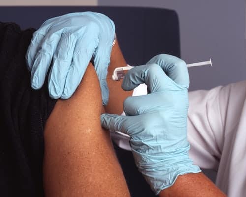 ‘Verplichte’ vaccinatie LVV-personeel afgewenteld