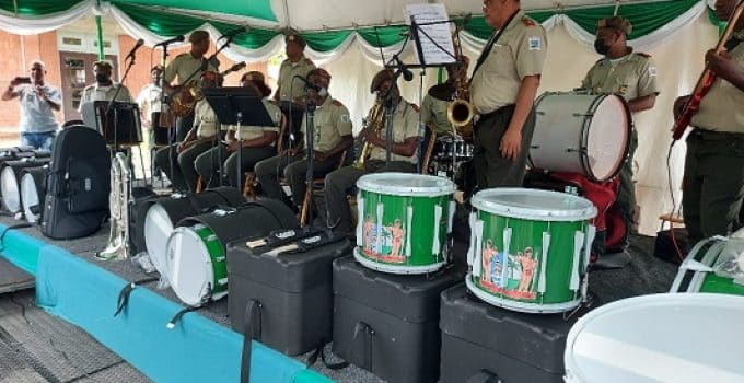 Formele overdracht muziekinstrumenten aan Militaire Kapel