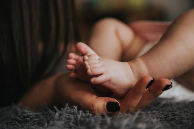 Man ontdekt drie babylichamen in garage na overlijden van zijn vrouw