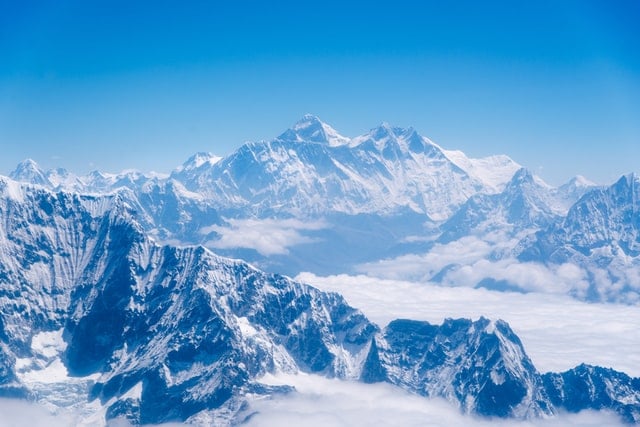 Blinde man beklimt Mount Everest, de hoogste berg ter wereld