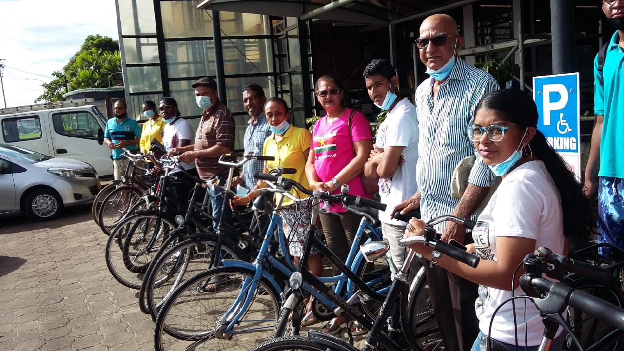 Rotary Clubs Suriname en Nederland doen fietsenproject