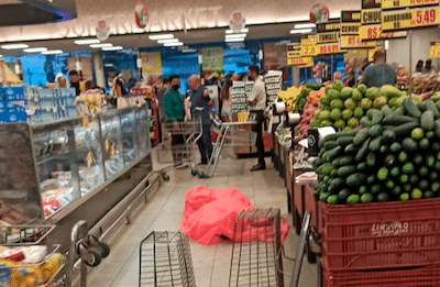 Drama in supermarkt: vrouw valt neer en sterft, winkel blijft gewoon open