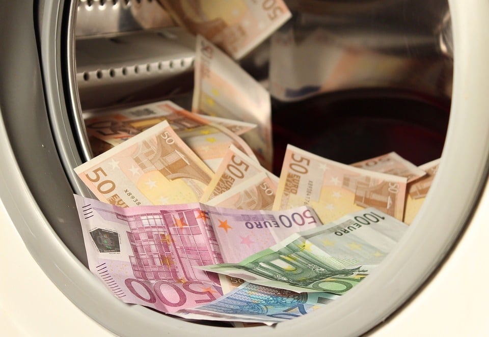 Anti-Money Laundering Steering Council rapporteert aan president Santokhi