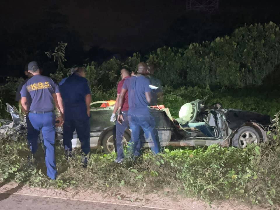 Twee doden bij aanrijding tussen truck en personenauto