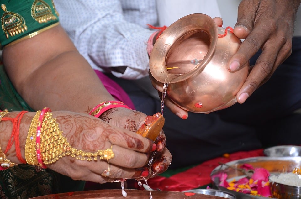 Pandit dwong vrouw tot seks met hem na genezing zieke dochter