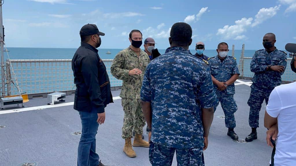 Kustwacht doet gezamenlijke oefening met Amerikaanse marineschip Burlington