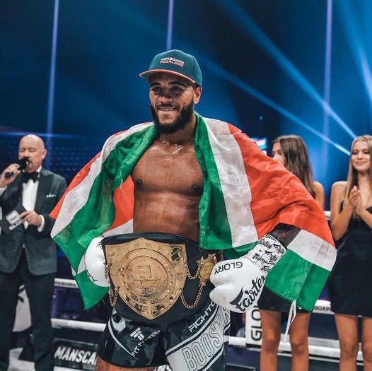 President Santokhi feliciteert Donovan Wisse met wereldtitel Glory Kickboxing