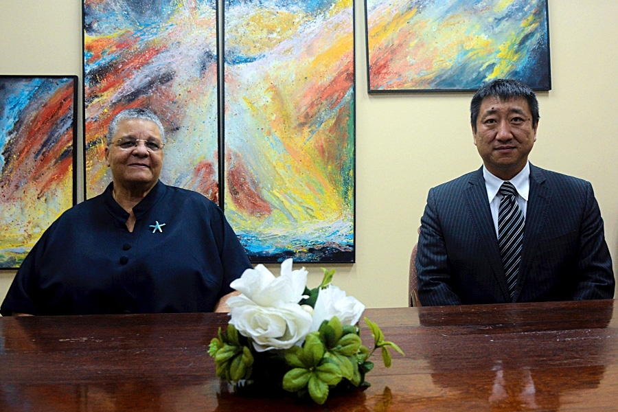 Minister Levens en Chinese ambassadeur bespreken voordelen samenwerking