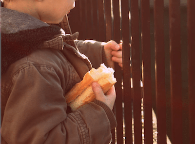 kind jongen eten