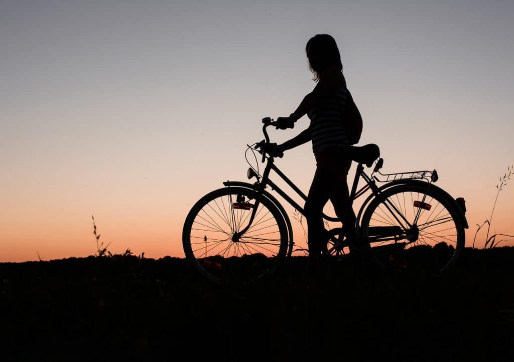 meisje vrouw fiets