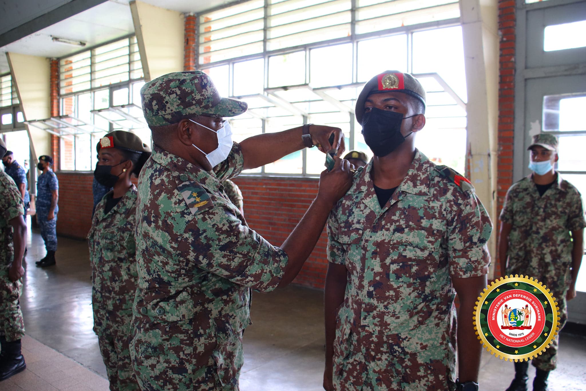 172 militairen bevorderd in naast hogere rang