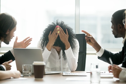 Etnel wil onderzoek seksisme, intimidatie en geweld tegen vrouwen onder vrouwelijke DNA-leden en DR-en RR-leden