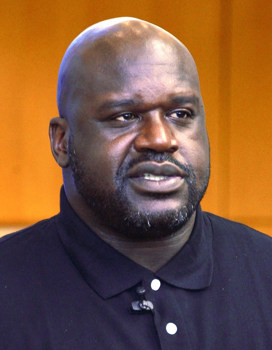 Shaquille O’Neal schenkt 1.000 PlayStation 5 consoles en Nintendo games aan kansarme kinderen