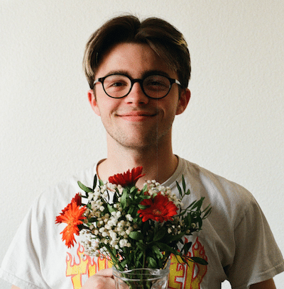 Mannen moeten stoppen met het geven van bloemen aan vrouwen, vindt relatie-expert