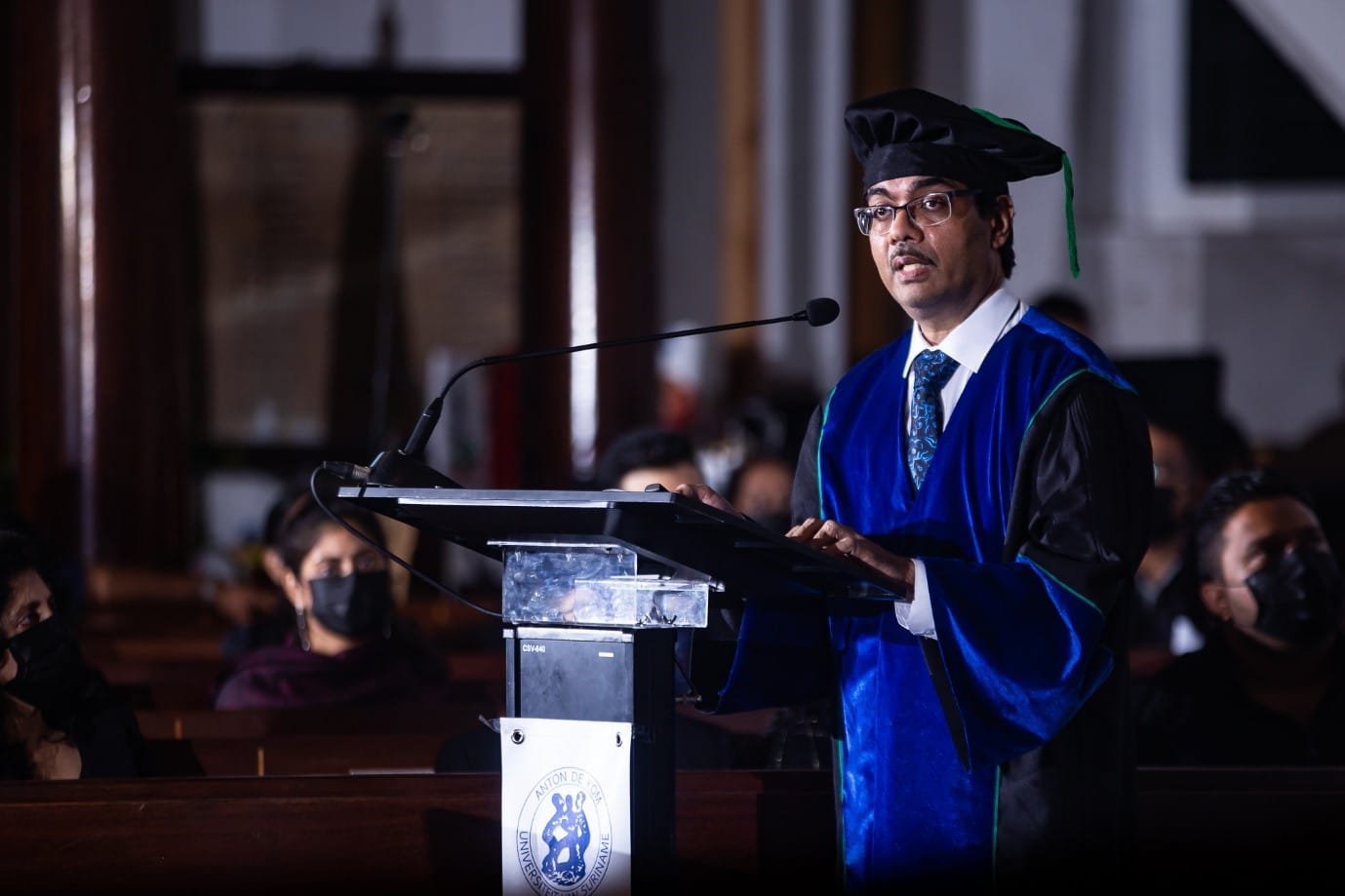 Medische Faculteit twee professors rijker