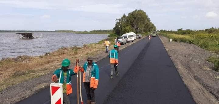 Herstel wegdek Oost-Westverbinding in volle gang