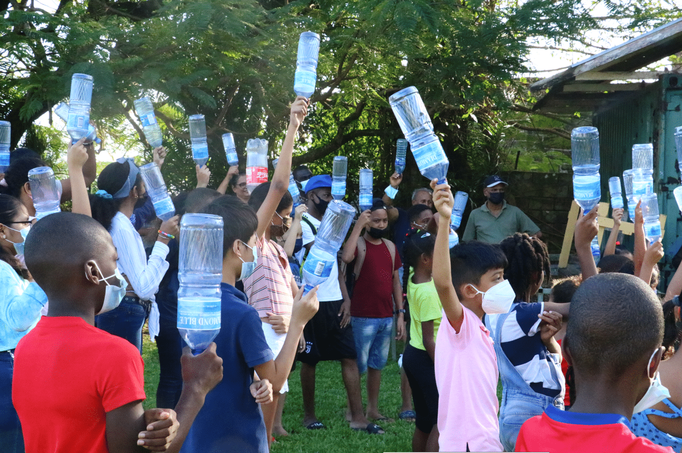 Plastic Art Project voor Earth Hour in samenwerking met Nola Hatterman Art Academy gelanceerd