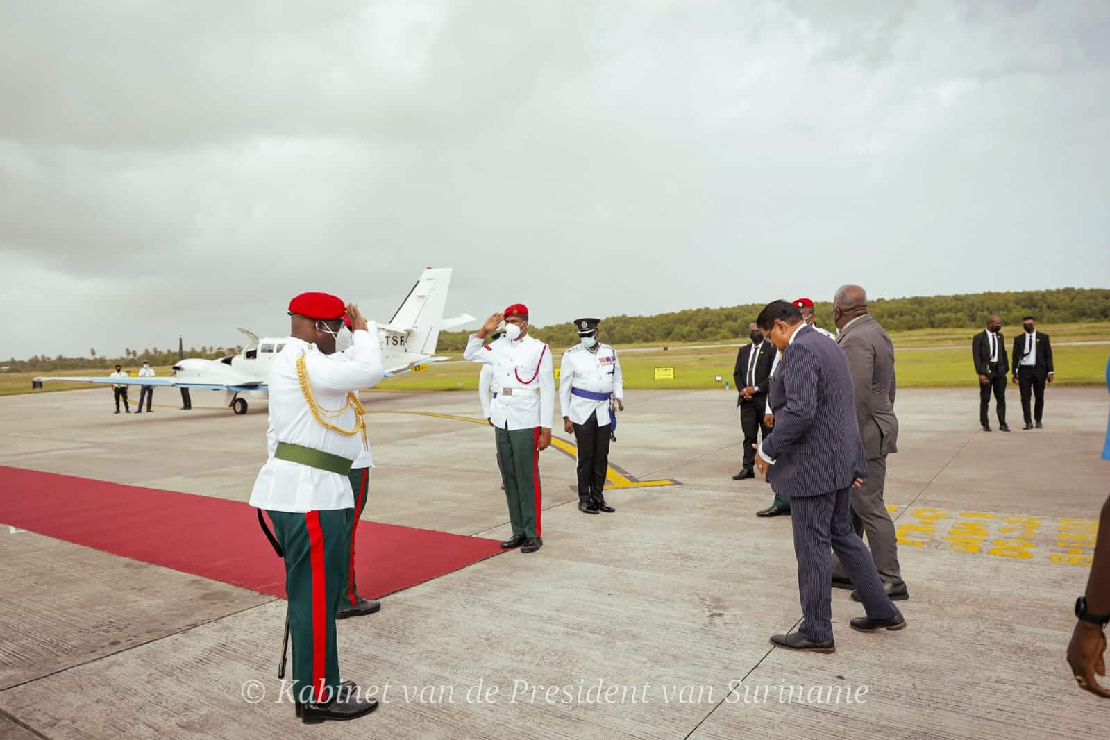 President Santokhi en delegatie terug uit Guyana