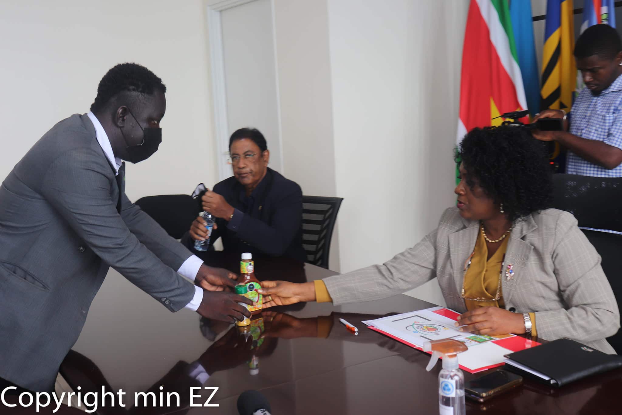 Guyanese organisatie bespreekt samenwerkingsmogelijkheden voor KMO’s met minister Walden