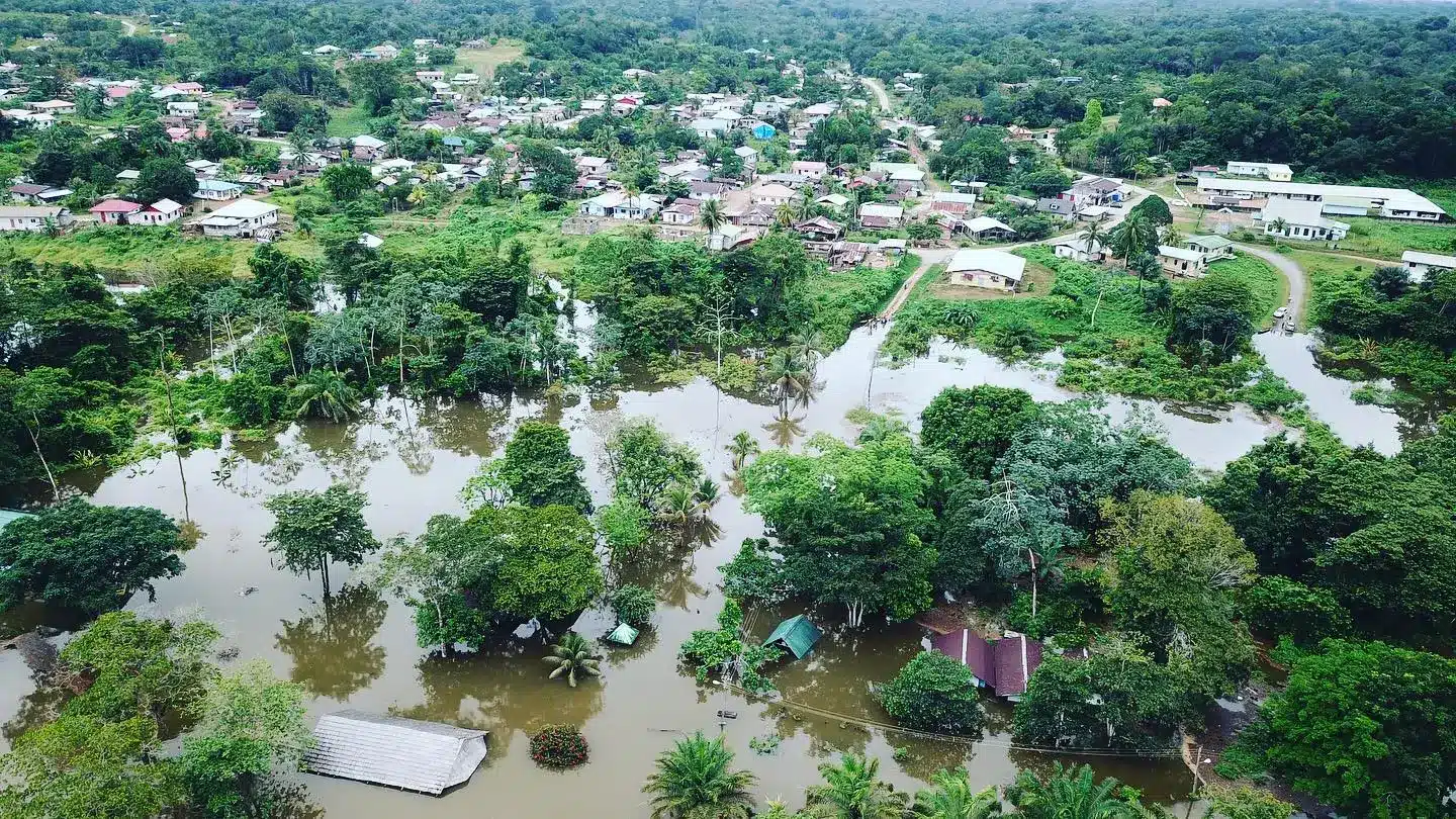 Overtollig water Brokopondo trekt langzaam weg