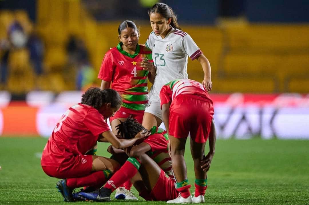 Coach vrouwenvoetbalselectie verrast met actie spelers