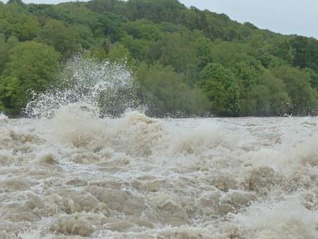 OW brengt bezoek aan Afobakadam en door wateroverlast getroffen gebieden