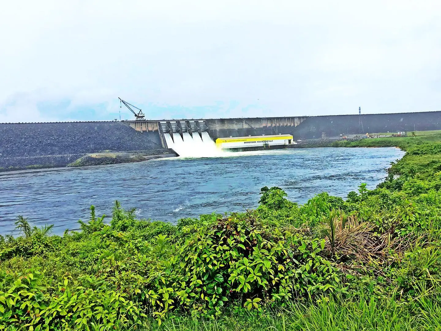 stuwmeer brokopondo stuwdam afobakadam wateroverlast overstroming