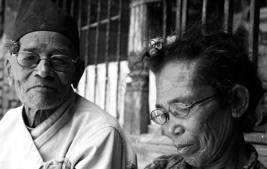 Bejaard echtpaar uit Paramaribo woedend: ‘Nederlands is onze voertaal en niet Engels’