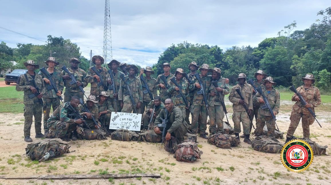 Gevechtscursus studenten Surinaamse Militaire School achter de rug