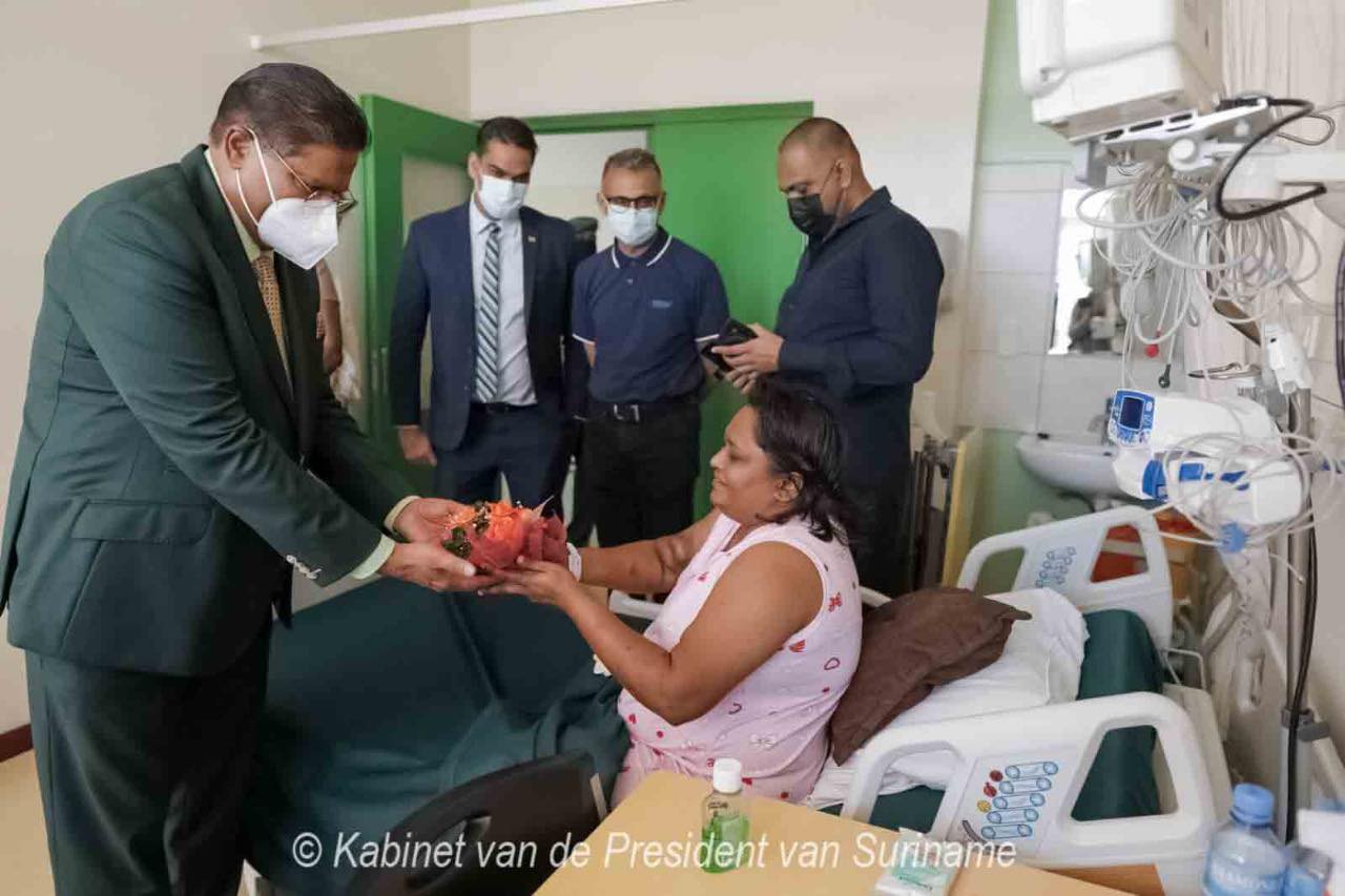 Santokhi verheugd over succesvolle uitvoering niertransplantaties