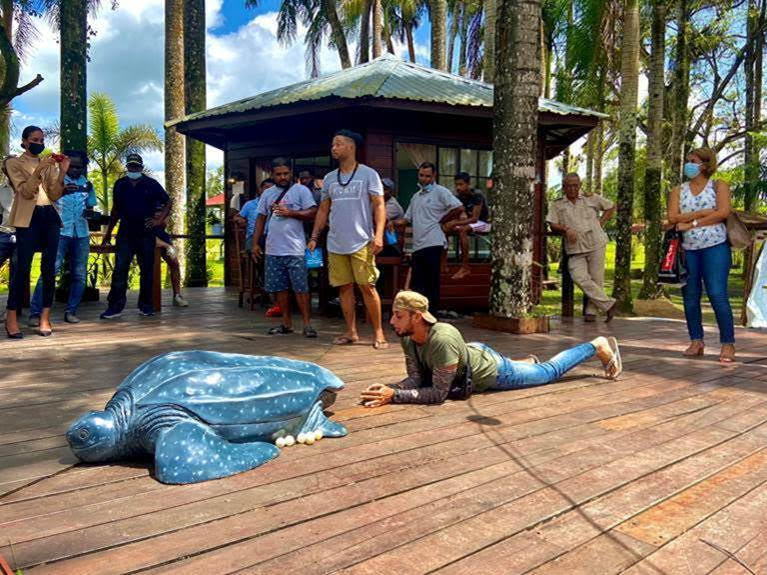 Zeeschildpaddentraining voor bootsmannen en tourgidsen Commewijne