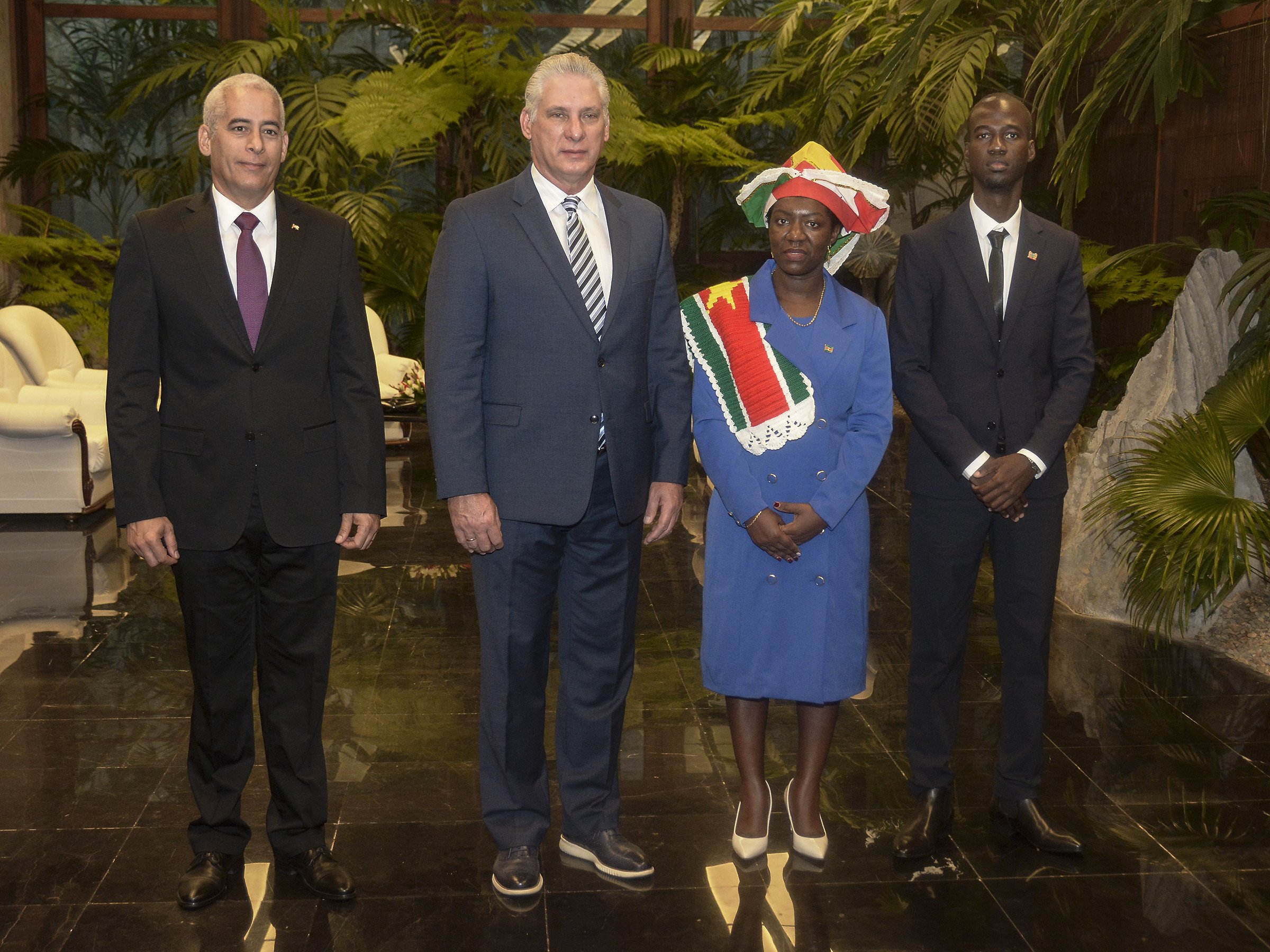 Ambassadeur Wendy Paulus-Aminta overhandigt geloofsbrieven aan president Miguel Díaz-Canel Bermúdez van Cuba