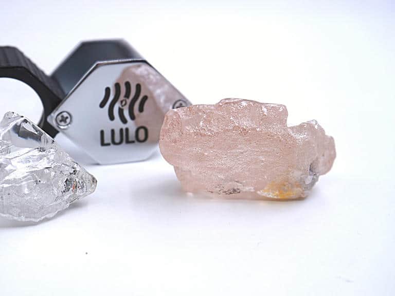 Grote roze diamant ontdekt in Angola, grootste in 300 jaar