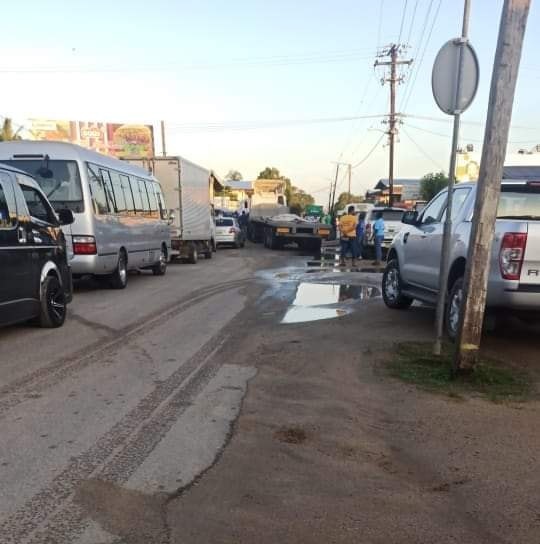 Boze bewoners Coronie barricaderen weg naar Totness