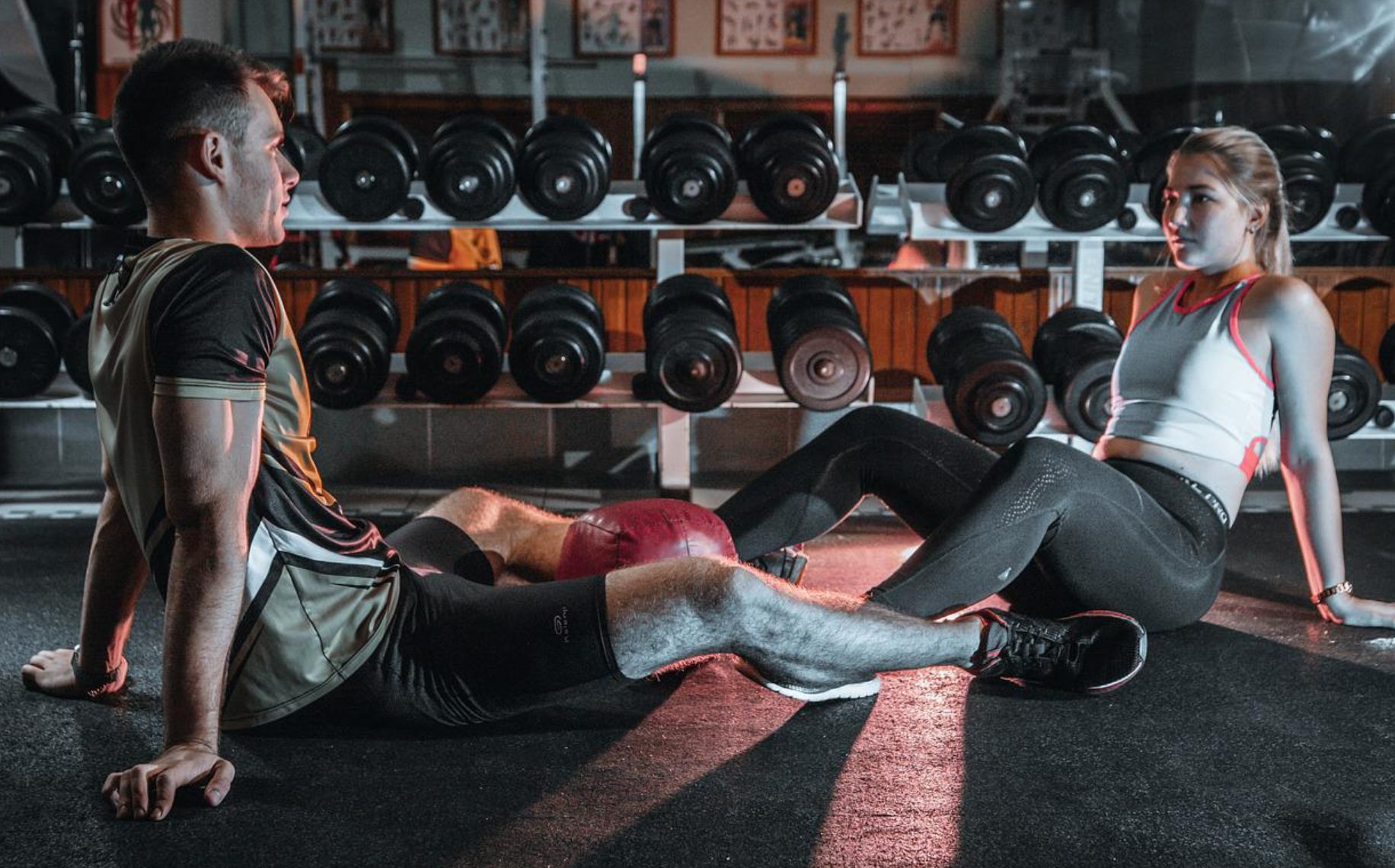 Vrouwen die met mannen van de gym naar bed gaan schaden hun reputatie, vindt relatiespecialist