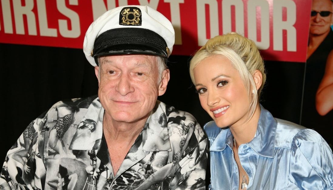 Hugh Hefner’s ex-vriendin Holly Madison zegt dat slapen met Playboy-oprichter een ‘grof karwei’ was