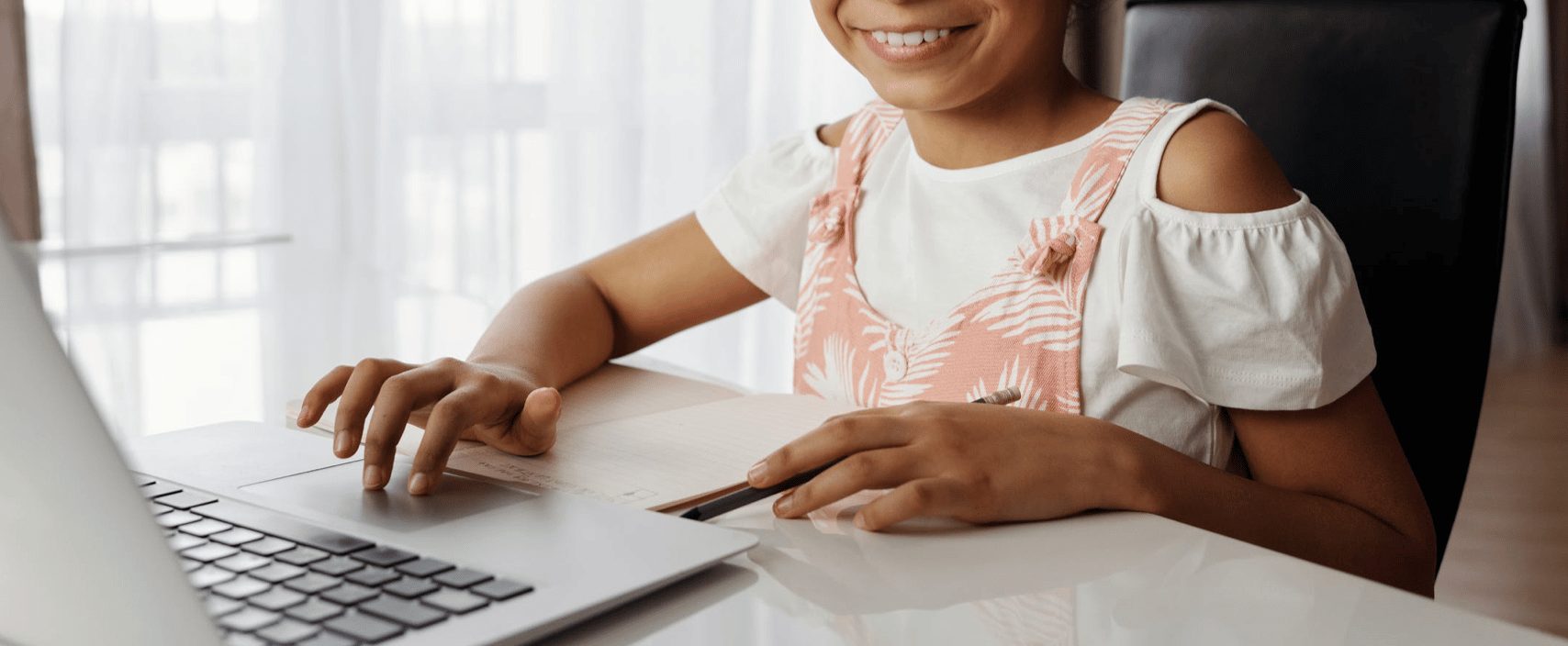 Meisje (11) door vader in elkaar getimmerd omdat ze zijn laptop gebruikte voor school