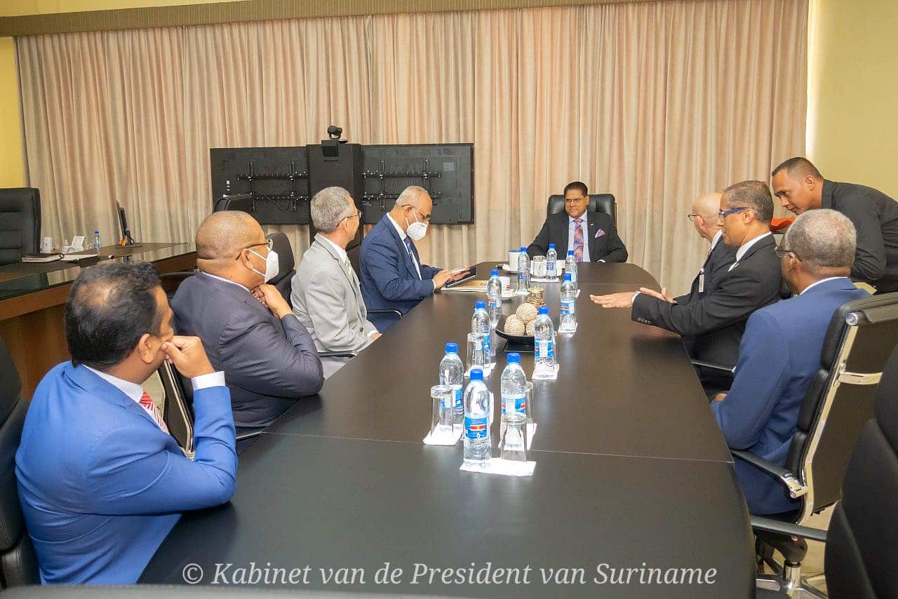 President Santokhi heeft ontmoeting met delegatie Republic Financial Holdings Limited